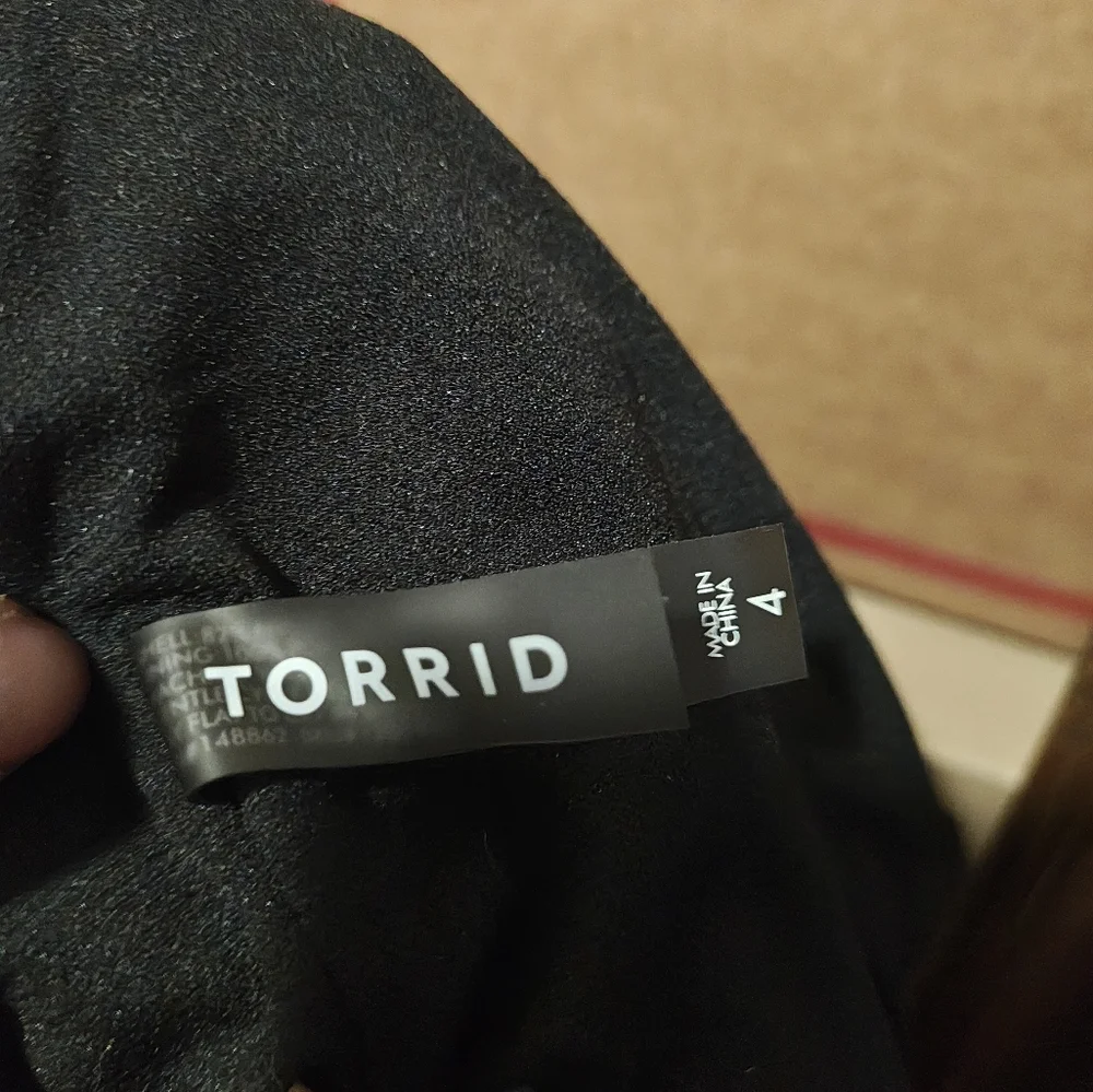 Torrid Flutter Sleeve Swim Top - Size 4 - Picture 2 of 4